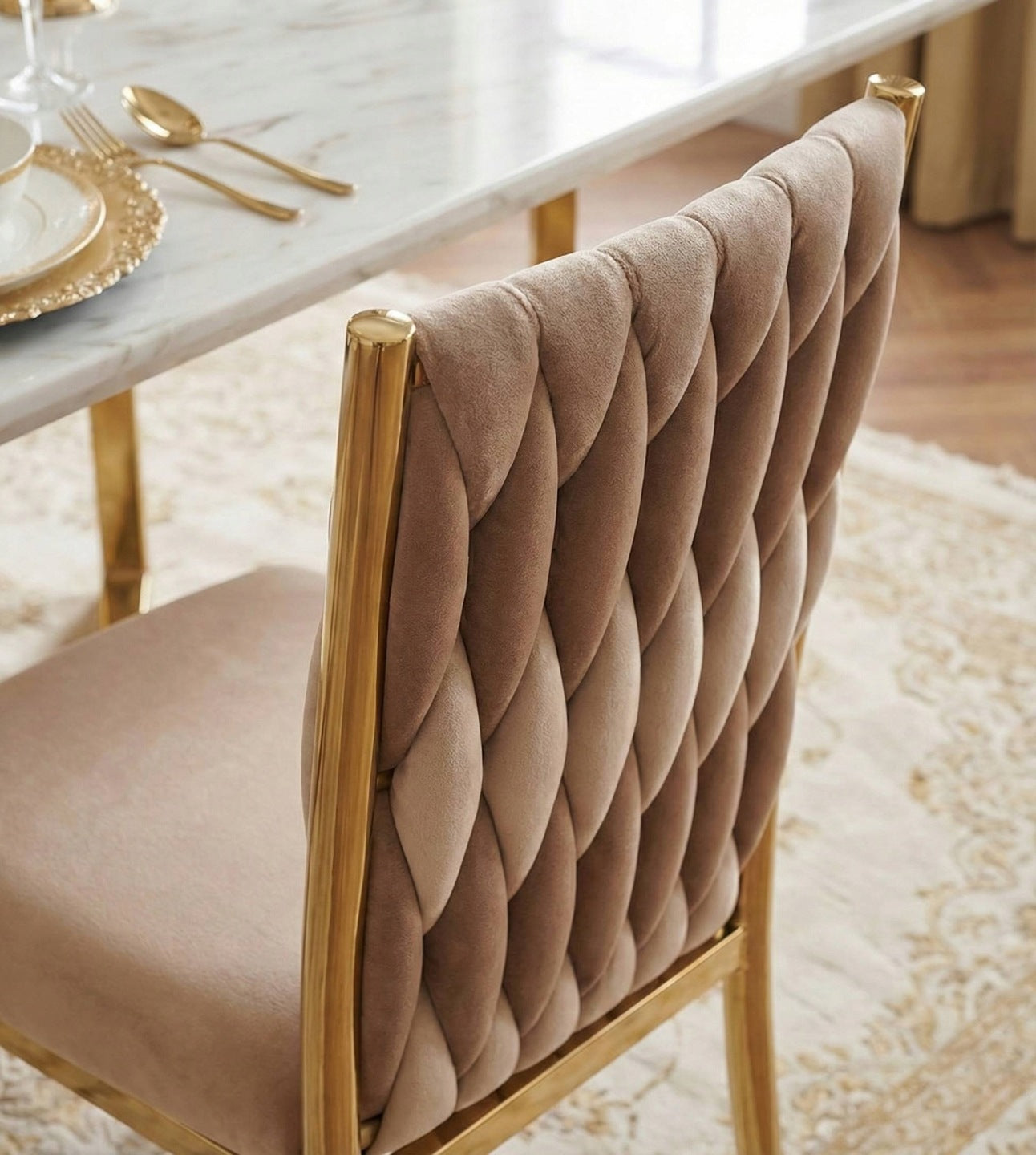 Geflochtener Sessel K37 für das Wohnzimmer, Metallgestell in Goldoptik, verschiedene Farben