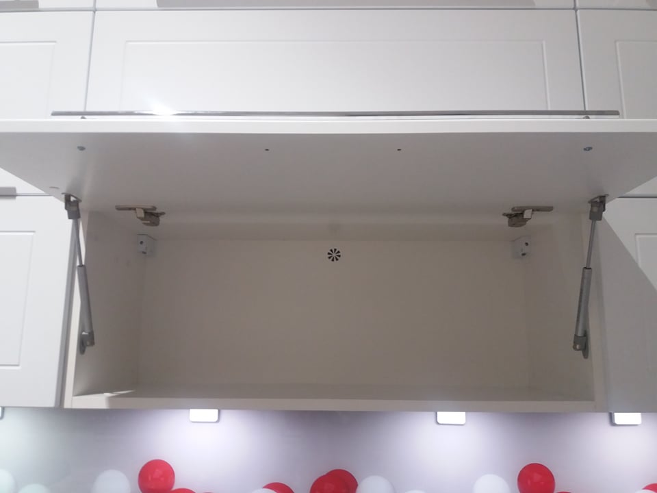 Küchenzeile PL3, L-Form 290x105 cm ,mit Arbeitsplatte, Front  Hochglanz, Soft Close System, Farbe wählbar