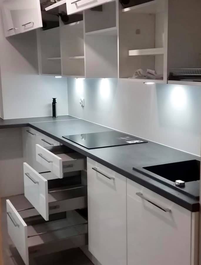 Küchenzeile PL1, L-Form 240x245cm, Front Hochglanz, Soft Close System, mit Arbeitsplatte, Farbe wählbar