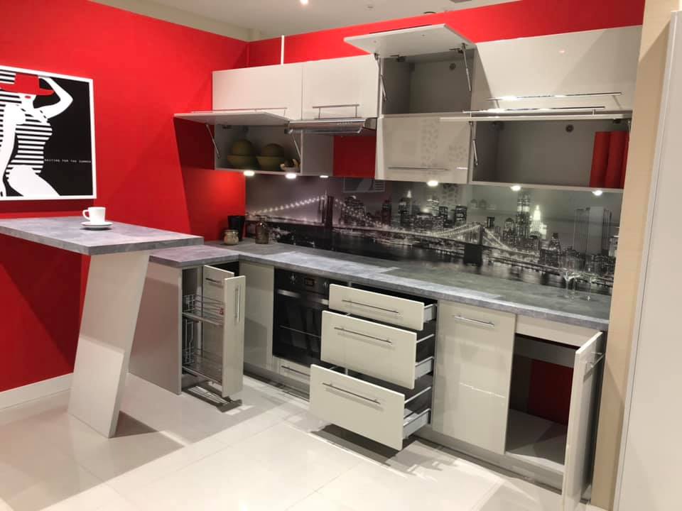 Küchenzeile PL3, L-Form 290x105 cm ,mit Arbeitsplatte, Front  Hochglanz, Soft Close System, Farbe wählbar