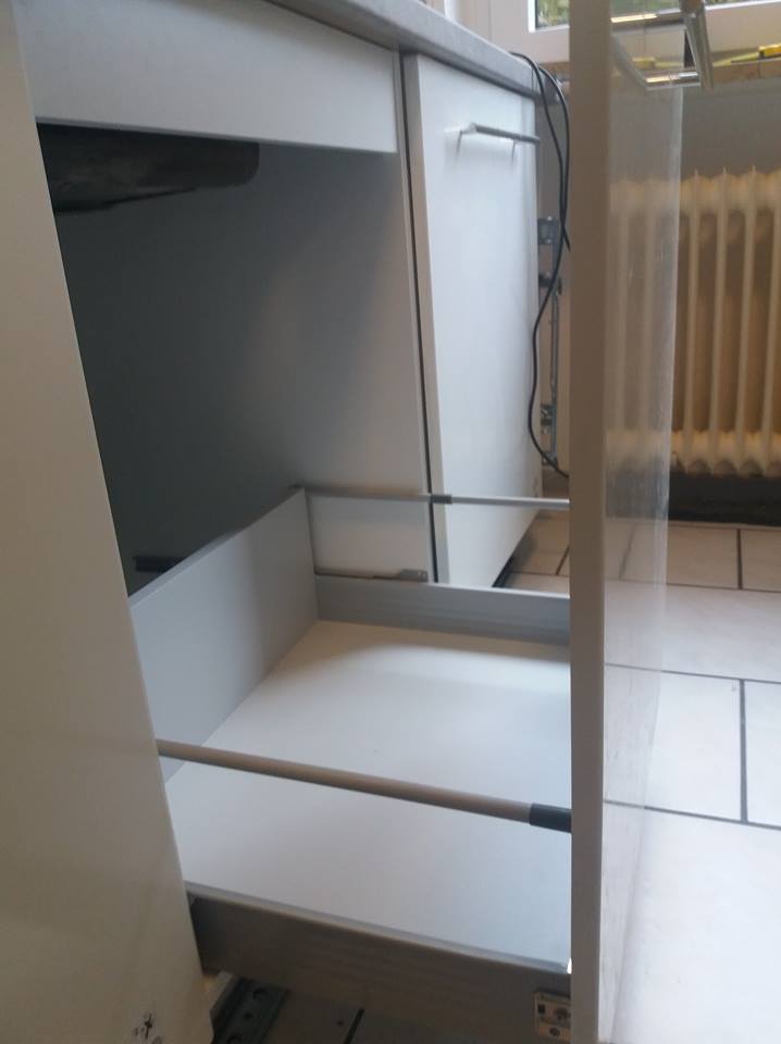 Küchenzeile PL1, L-Form 240x245cm, Front Hochglanz, Soft Close System, mit Arbeitsplatte, Farbe wählbar