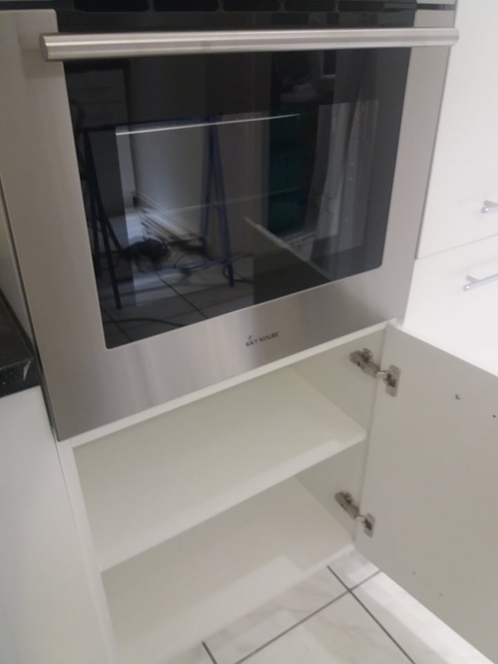 Küchenzeile EM1, L-Form 365x265cm, mit Arbeitsplatte,  Front Farbe Matt, Soft Close System, Farbe wählbar