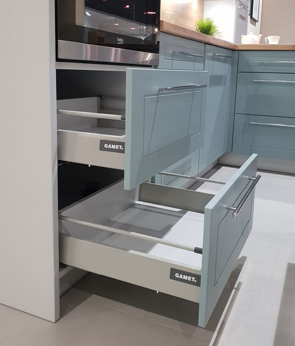 Küchenzeile QU1, L-Form 370x260cm, mit Arbeitsplatte,  Front Farbe Matt, Soft Close System, Farbe wählbar