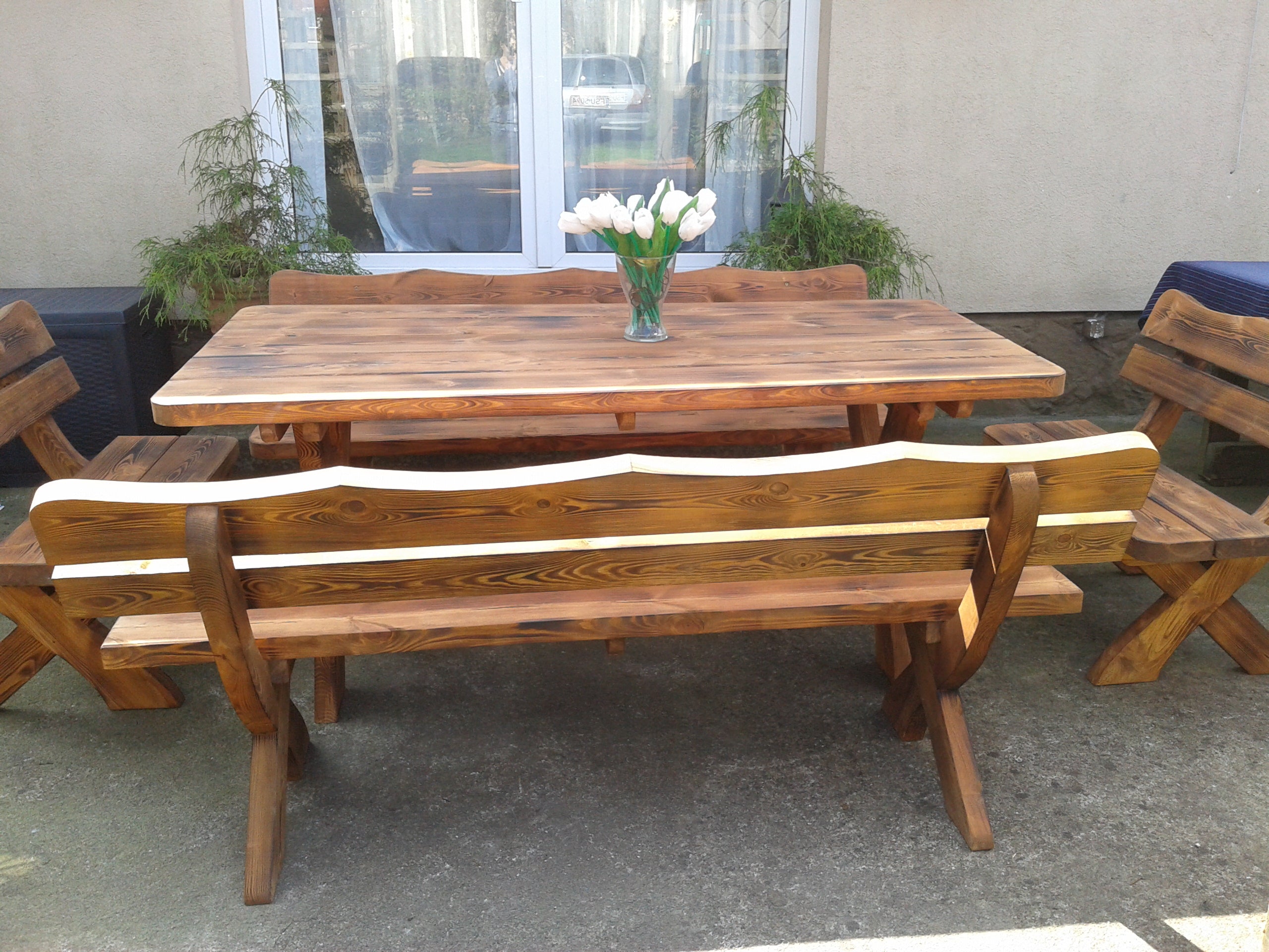 Gartenmöbel OC Holzgartenmöbel, Tisch + 2 Bänke + 2 kleine Bänke. Farbe geflammt